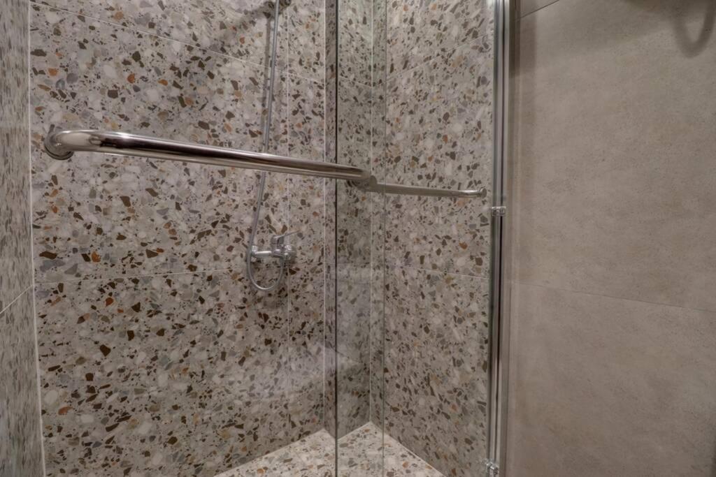 Town Square Apartment Prishtinë Ngoại thất bức ảnh