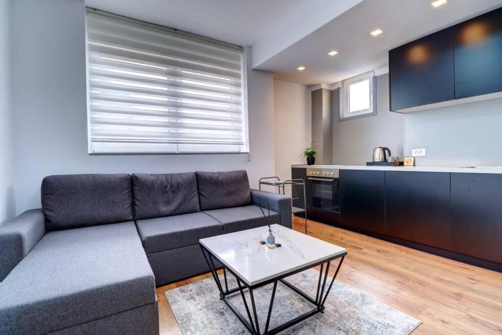 Town Square Apartment Prishtinë Ngoại thất bức ảnh