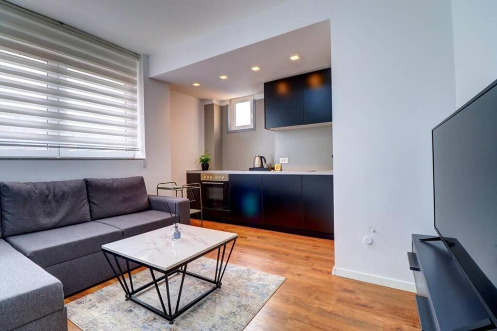 Town Square Apartment Prishtinë Ngoại thất bức ảnh