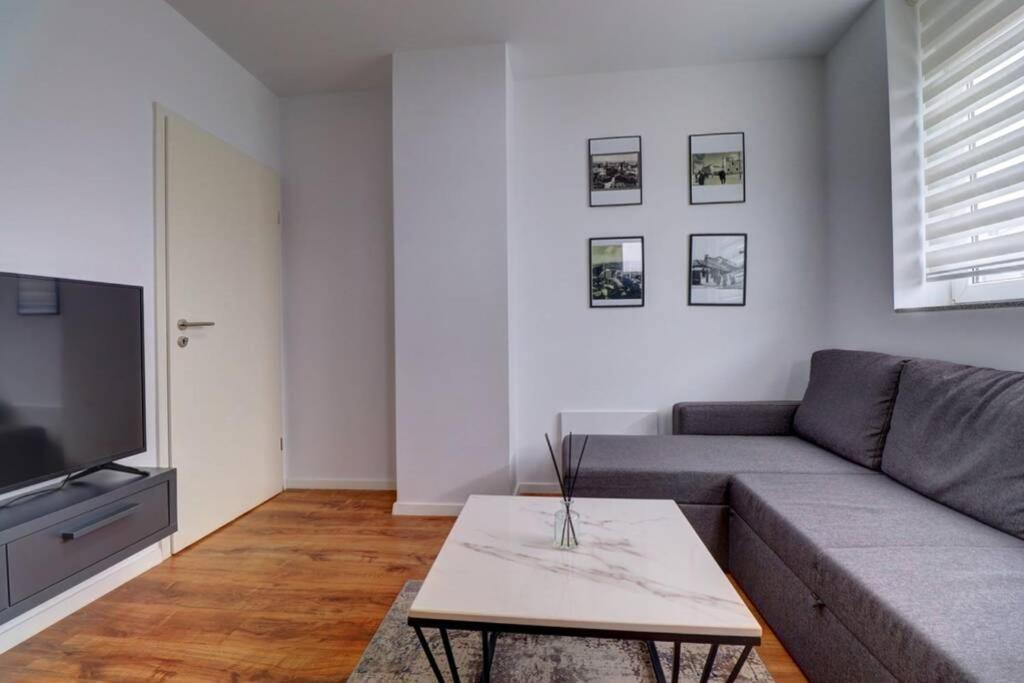 Town Square Apartment Prishtinë Ngoại thất bức ảnh