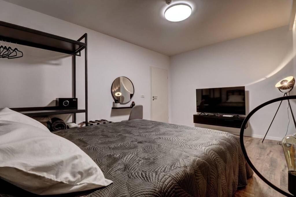Town Square Apartment Prishtinë Ngoại thất bức ảnh