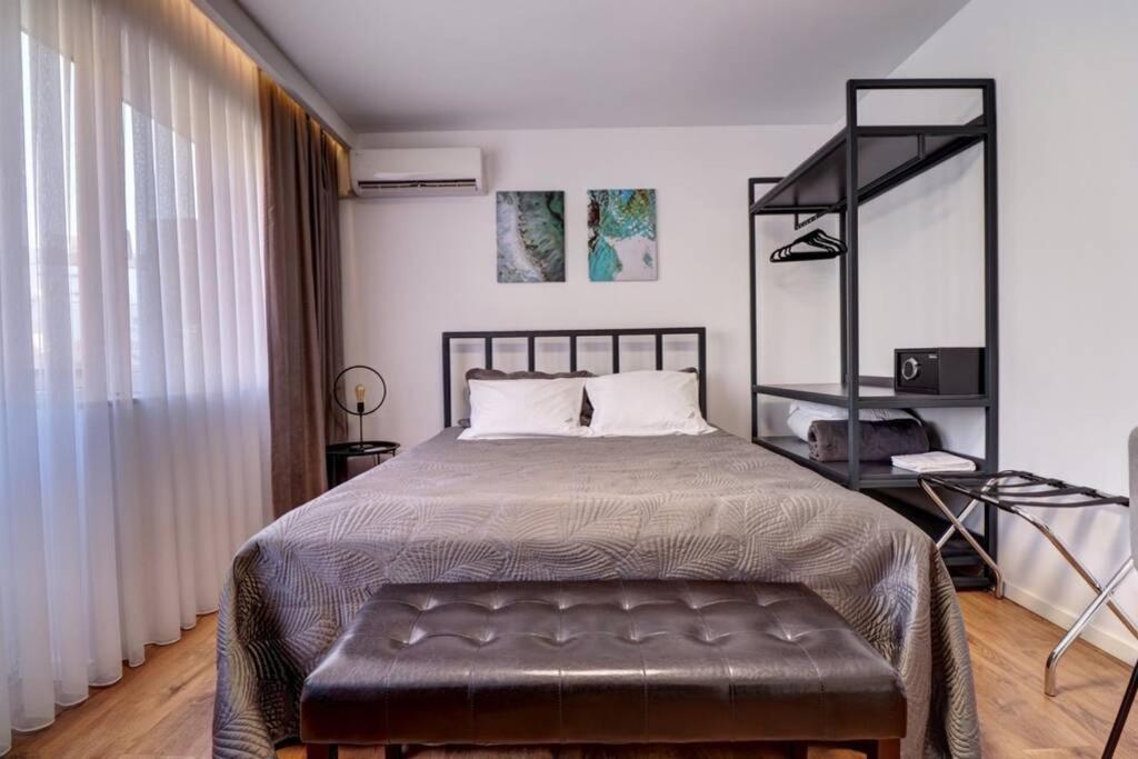 Town Square Apartment Prishtinë Ngoại thất bức ảnh